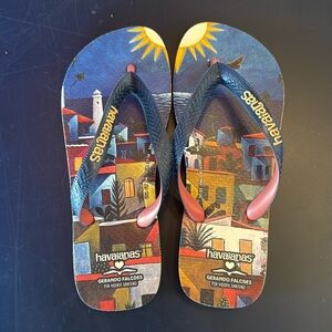 Havaianas Gerando Falcōes Size 6W / 5M